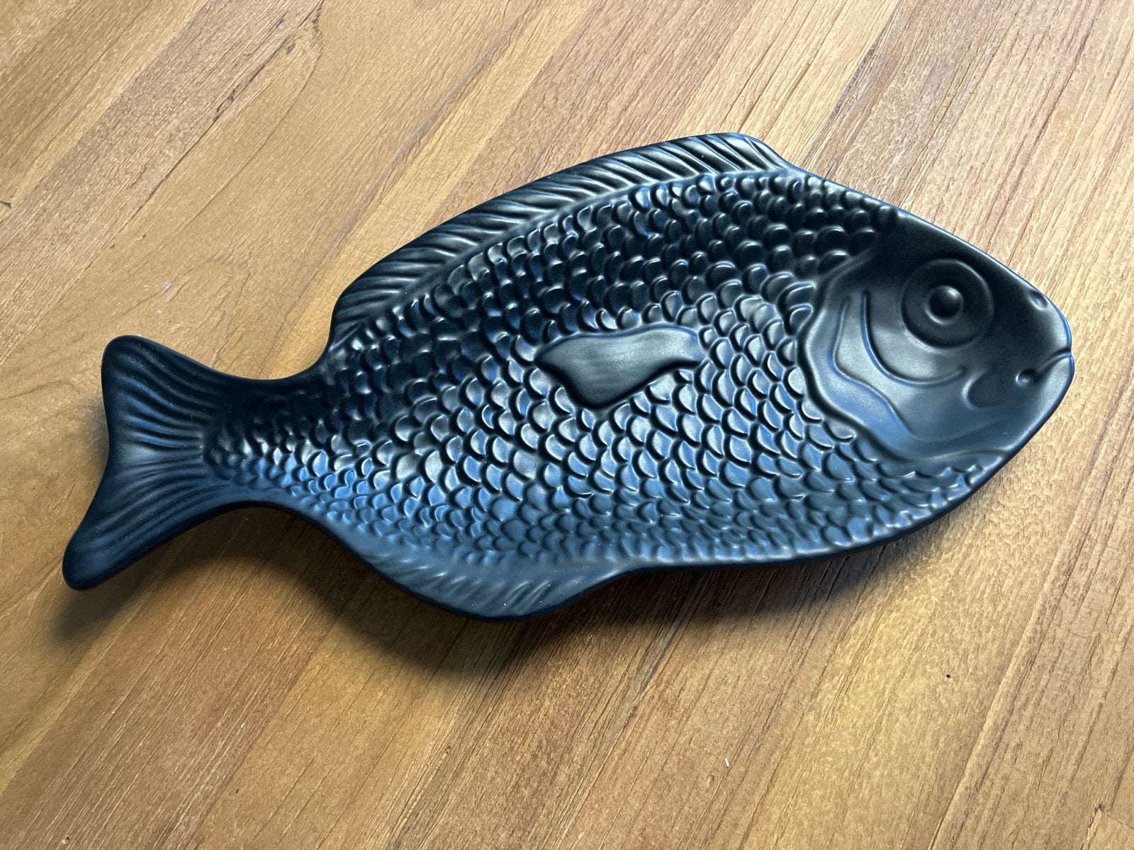 Karwei bord vis zwart - 29x14x2cm, Overige merken, Keramiek, Ophalen of Verzenden, Zo goed als nieuw