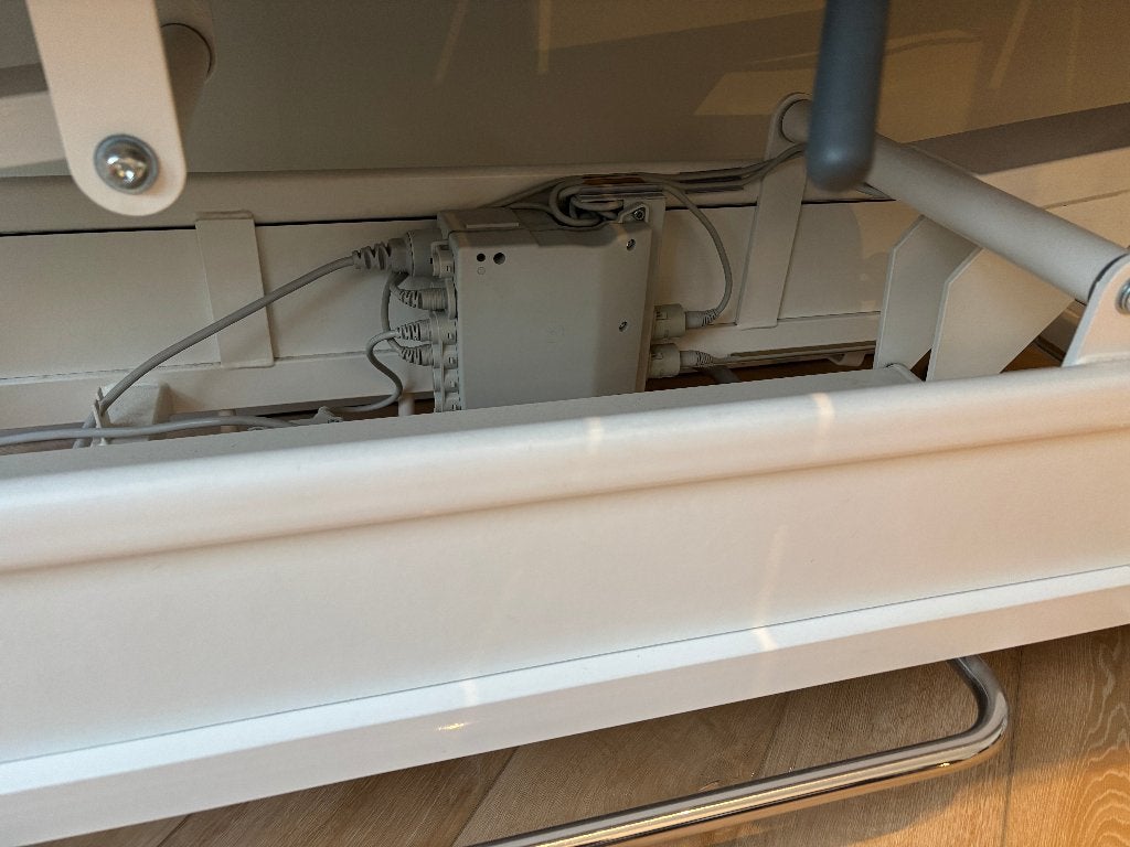 Foto 3 van Enraf Nonius Manumed 3-delige Elektrische behandeltafel