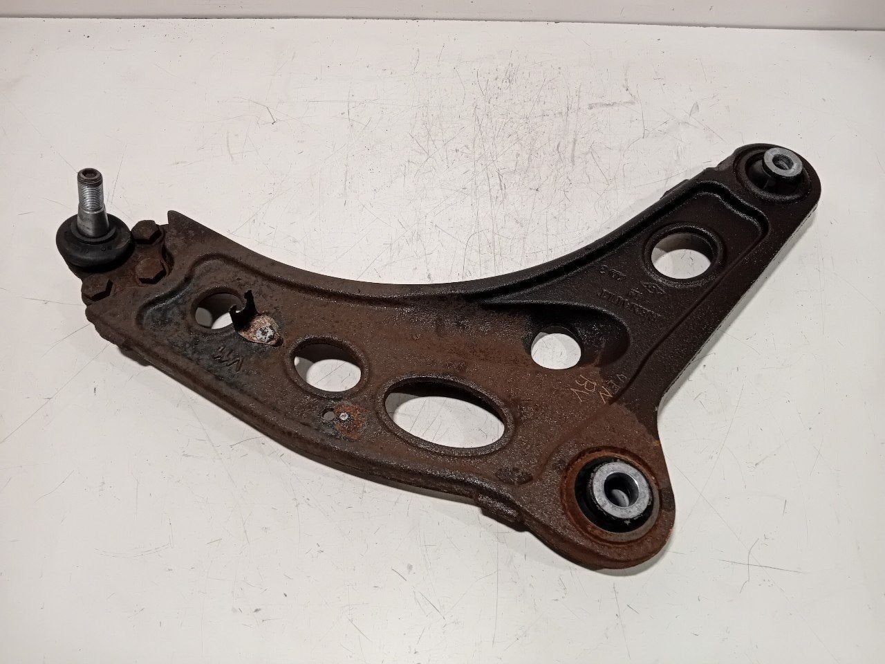 Draagarm rechts voor Opel Vivaro, Onderdelen@venauto.nl, Van der Ven Autorecycling B.V., Gebruikt, Ettenseweg 76, 4706 PB Roosendaal, The Netherlands