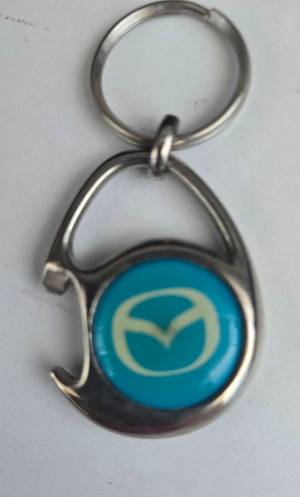 Sleutelhanger met Mazda logo en flesopener, Ophalen of Verzenden, Gebruikt, Merk