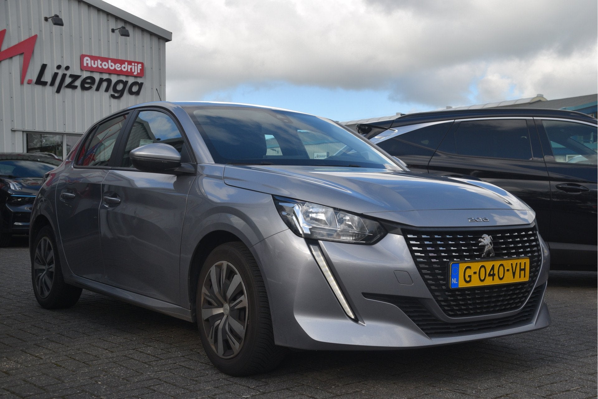 Peugeot 208 1.2 PureTech Blue Lease Active Carplay | PDC | A, Voorwielaandrijving, Stof, Euro 6, 1199 cc