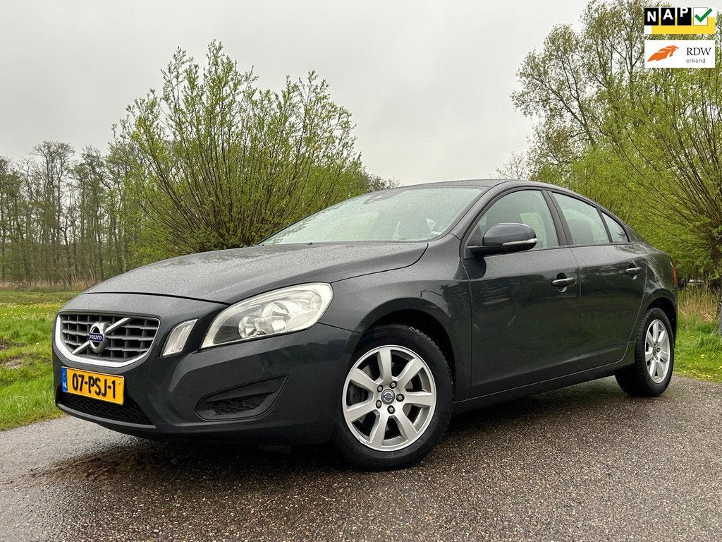 Volvo S60 1.6 T4 Kinetic Automaat / 2e Eigenaar / Navigatie, Stof, Gebruikt, Zwart, 4 cilinders