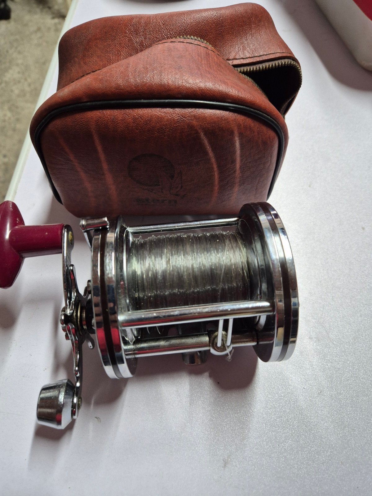 Vintage Immel 256-D Vis molen met leren etui, Watersport en Boten, Hengelsport | Algemeen, Ophalen of Verzenden, Gebruikt, Molen