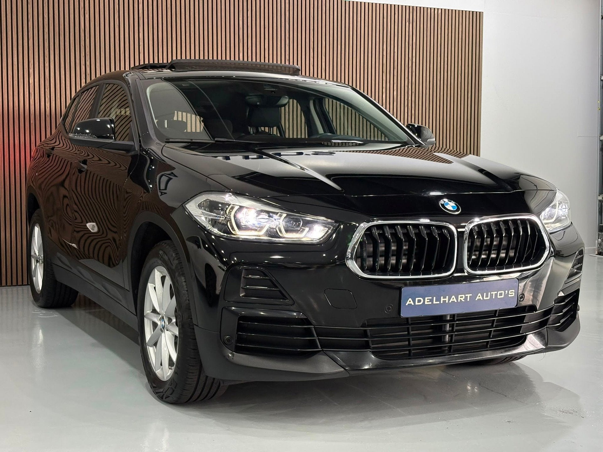 BMW X2 SDrive18i Business X Line Automaat / Panorama dak / C, Dealer onderhouden, Gebruikt, Zwart, Origineel Nederlands