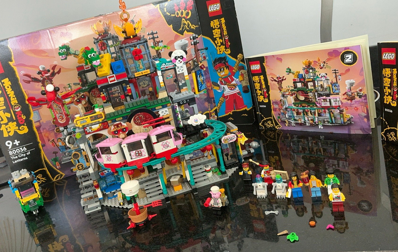 LEGO Monkie Kid - De Lantaarnstad - 80036. En Tuktuk - 40469, Ophalen of Verzenden, Zo goed als nieuw