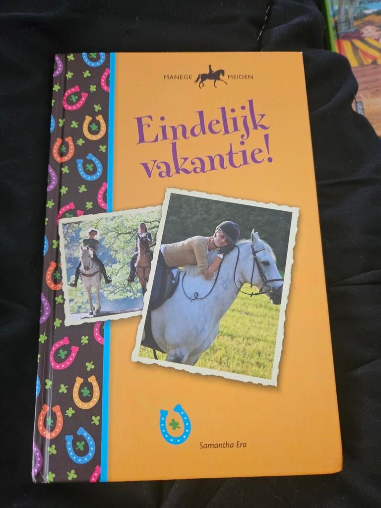 Manege Meiden - Eindelijk vakantie!, Boeken, Ophalen, Zo goed als nieuw, Samantha Era