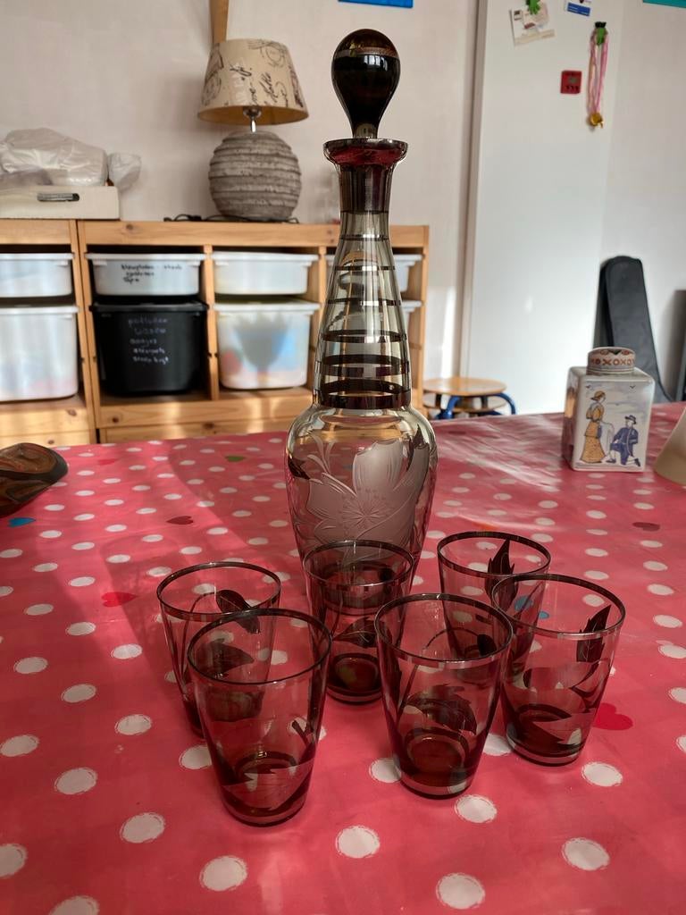 Vintage karaf met 6 glazen - paars glas, Ophalen, Zo goed als nieuw