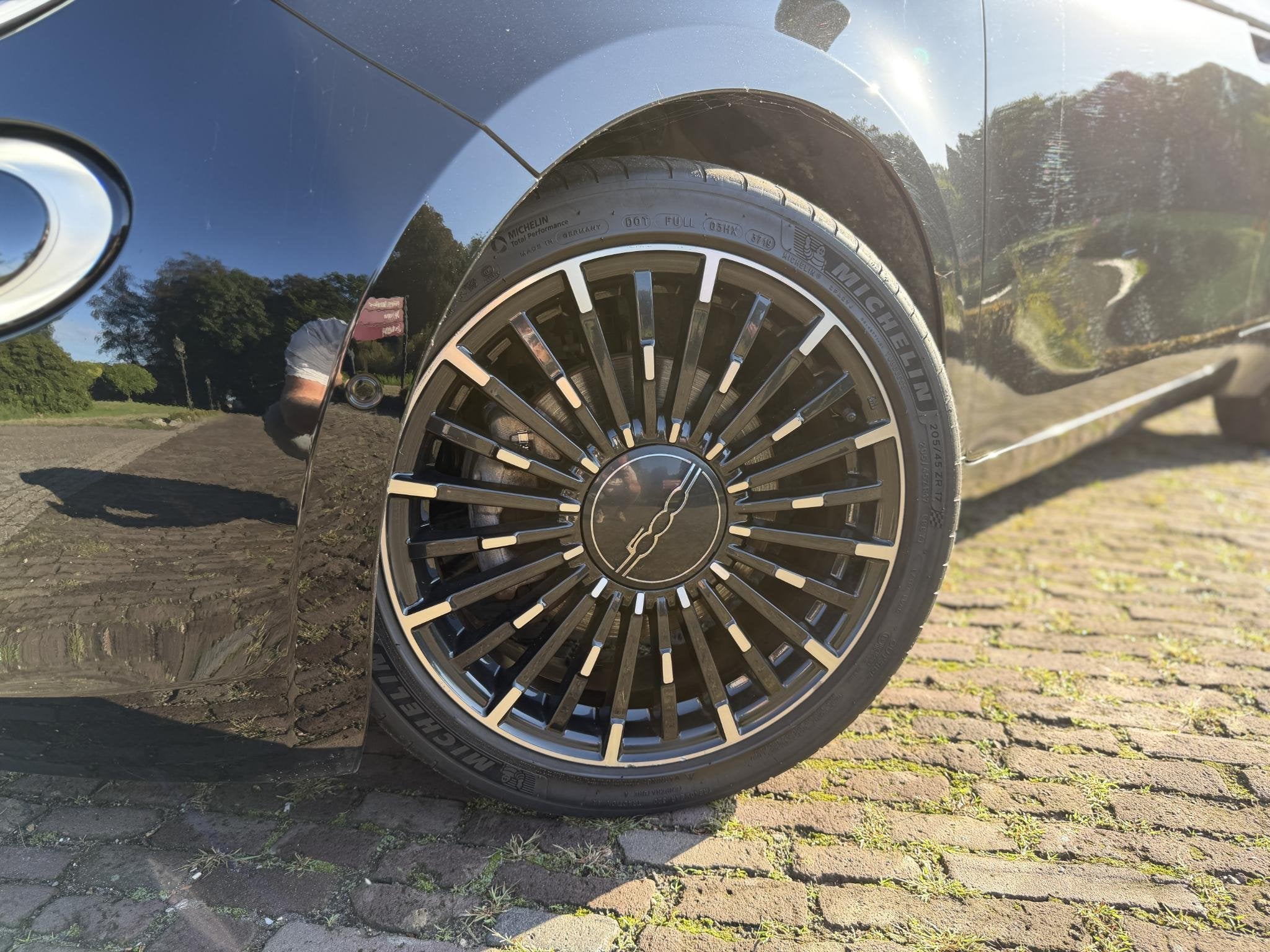 Fiat 500 La Prima 42 kWh | Pano | Camera | Adaptive| BTW |, Gebruikt, 4 stoelen, Zwart, 1265 kg