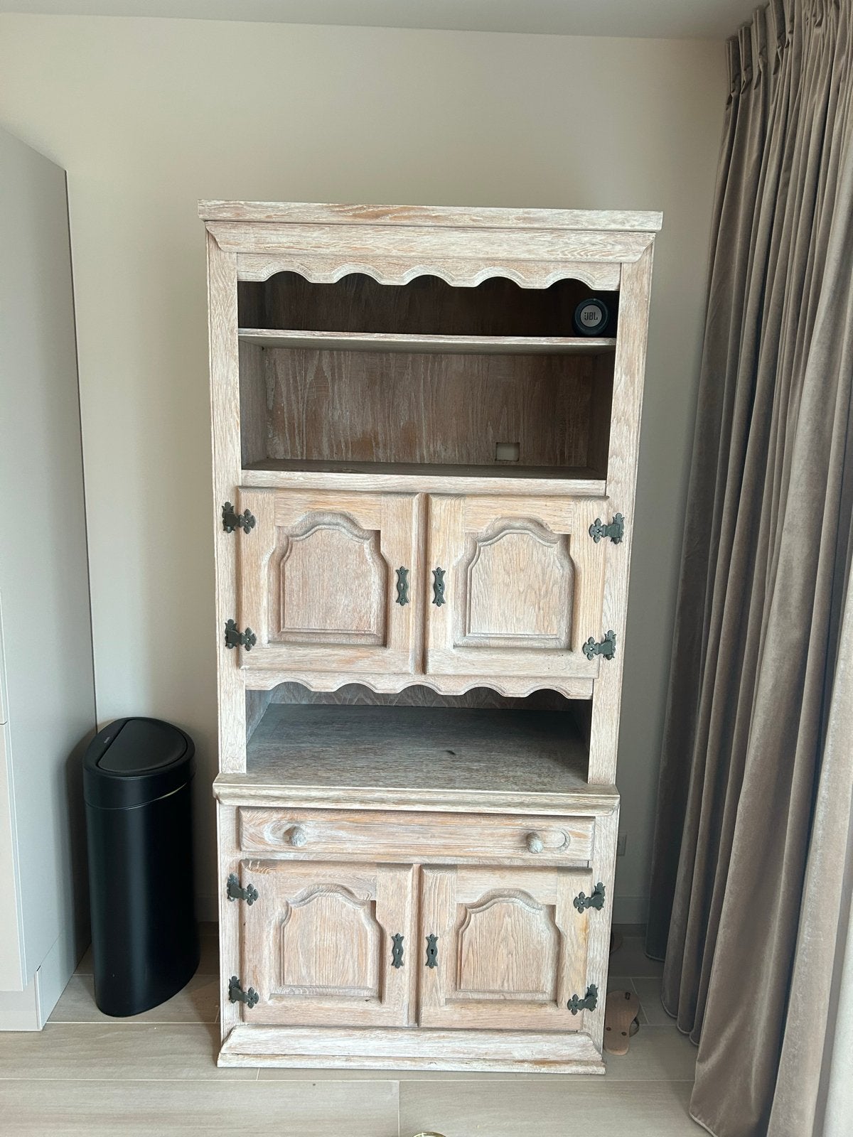 Houten whitewash kast in twee delen, Ophalen, Gebruikt