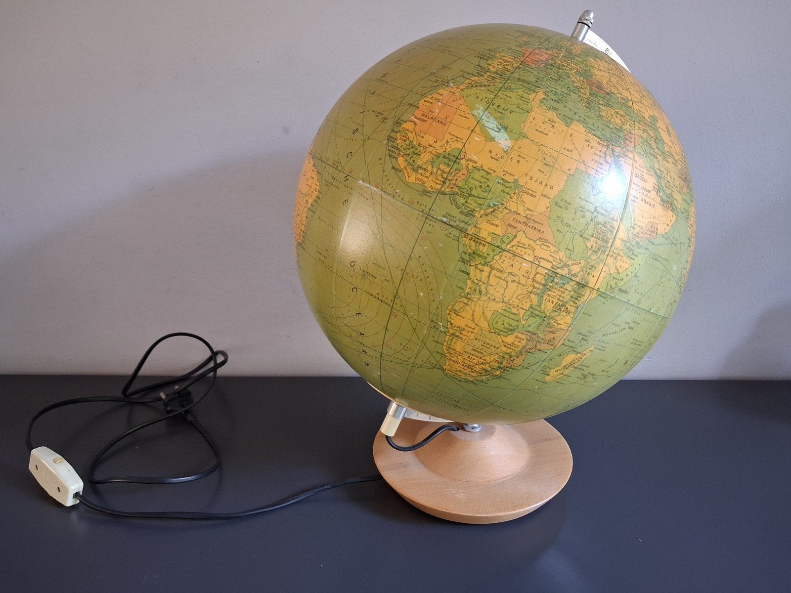 Vintage Verlichte Wereldbol Räth Globe aardbol 1984, Huis en Inrichting, Gebruikt, Verlicht, Ophalen of Verzenden, Staatkundige wereldbol