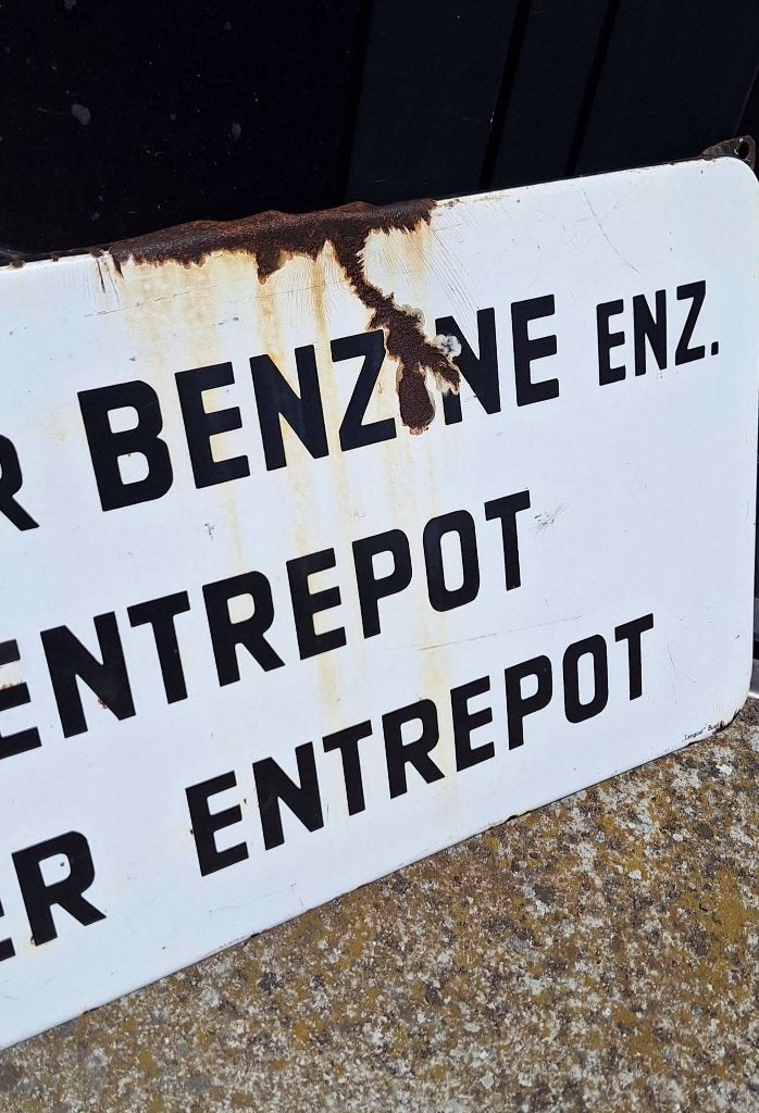 Vintage zwart-wit emaille tekstbord van Langcat Bussum., Ophalen of Verzenden