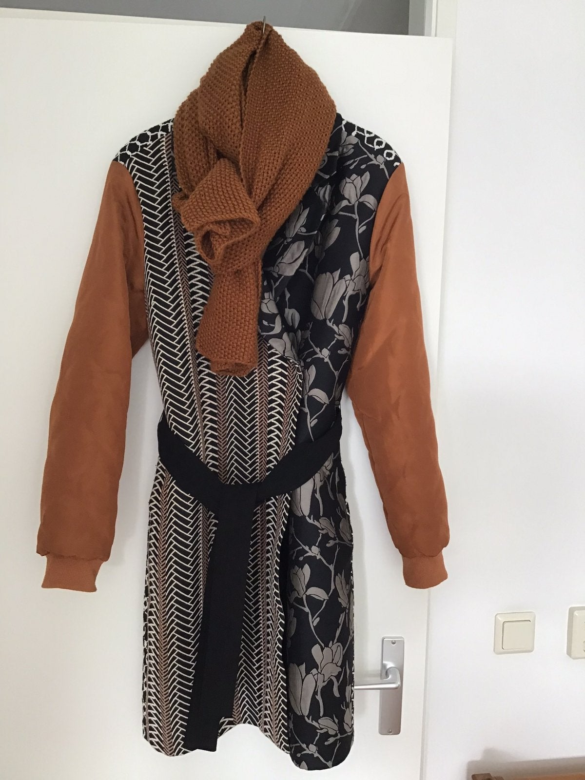 Mooie summum jas met sjaal, Ophalen of Verzenden, Zo goed als nieuw, Maat 38/40 (M)