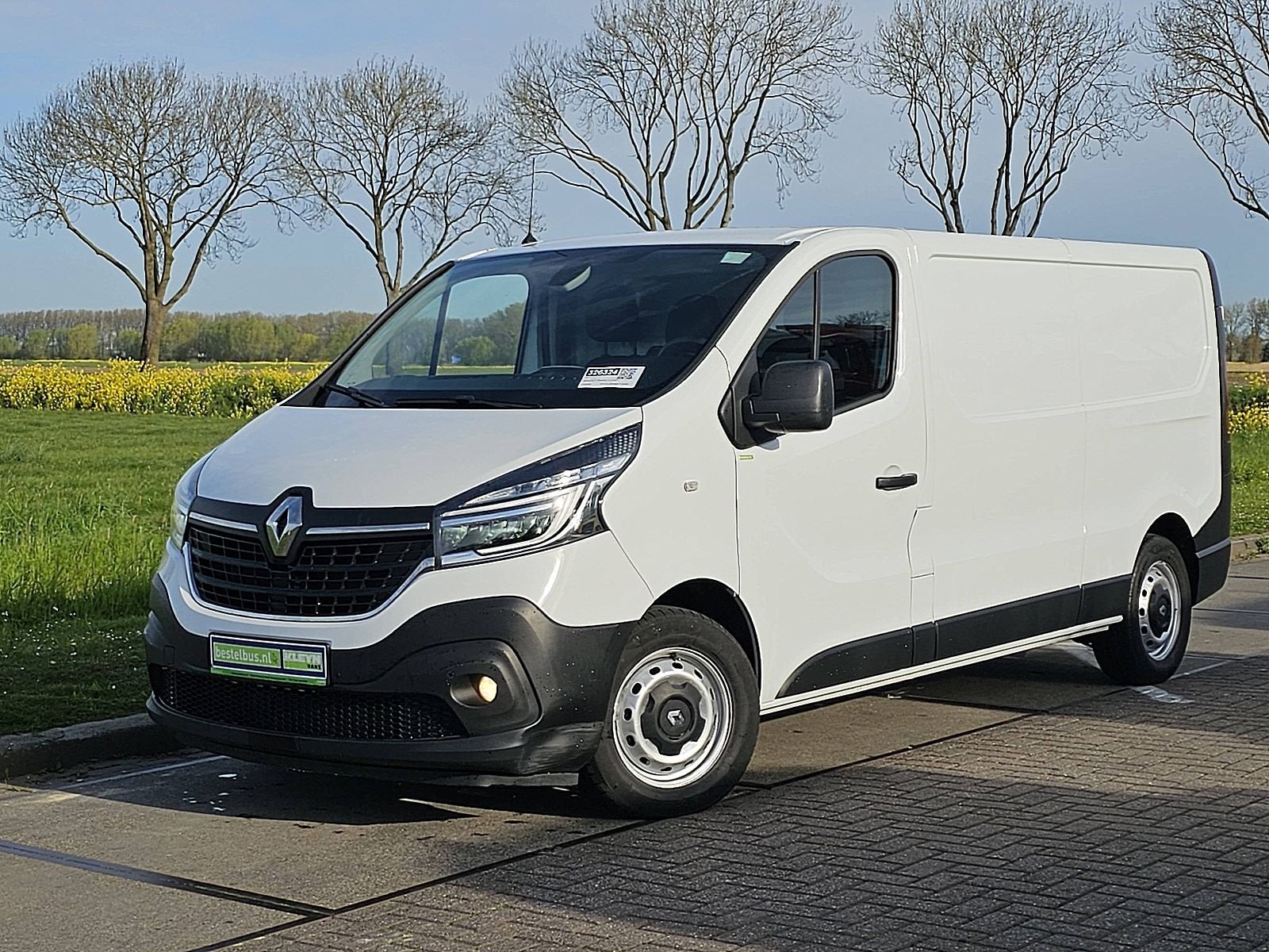 Renault Trafic 2.0 dCi 120pk T30 L2H1 Comfort airco, navi, p, Voorwielaandrijving, Stof, Gebruikt, Zwart