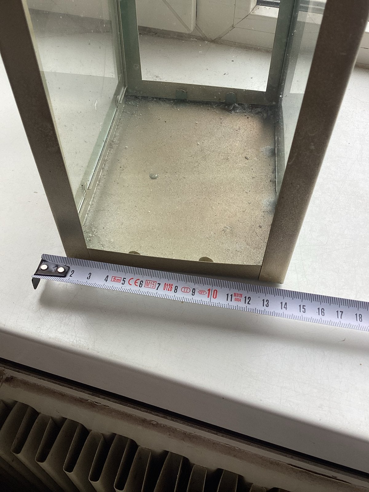Grote metalen lantaarn met glazen wanden, Gebruikt, Lantaarn, Ophalen of Verzenden, Metaal