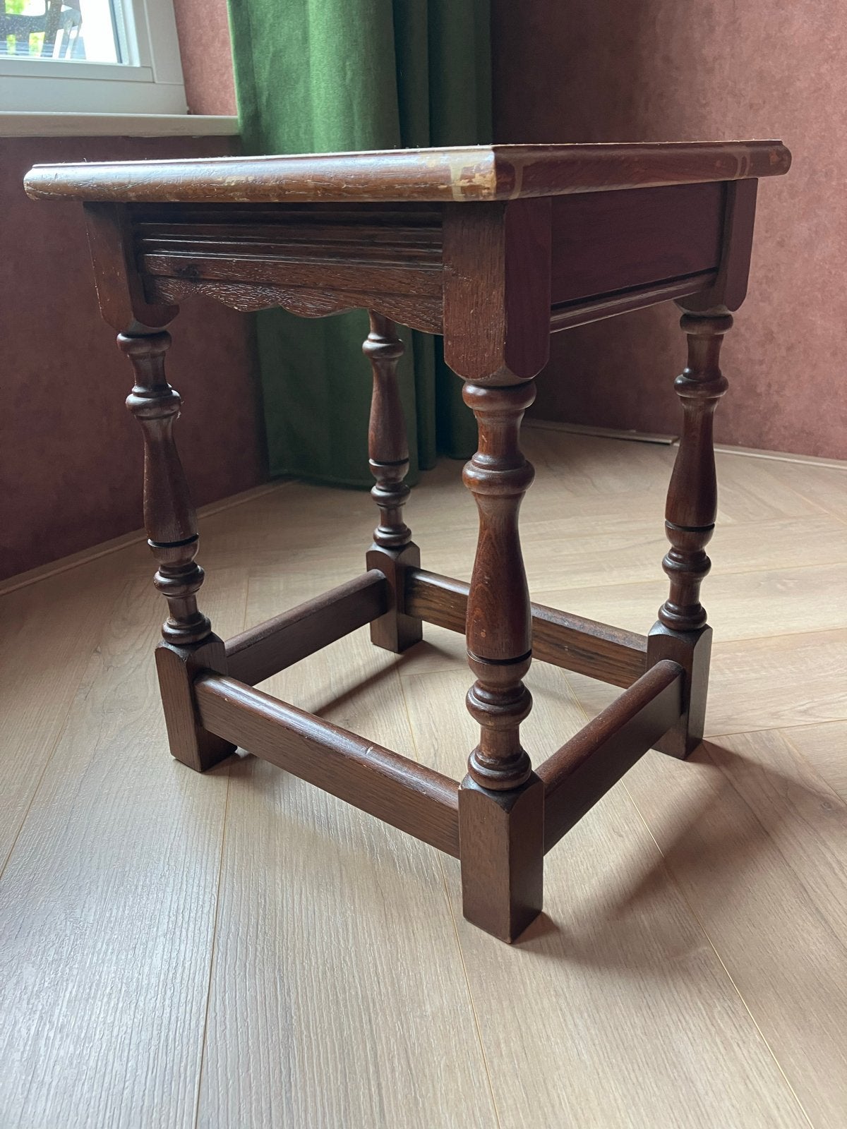 Opknapper: Vintage bijzettafel van hout, Antiek en Kunst, Ophalen