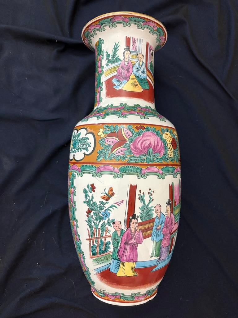 decoratieve vaas in Chinese / Aziatische famille rose stijl, Antiek en Kunst, Antiek | Vazen, Ophalen