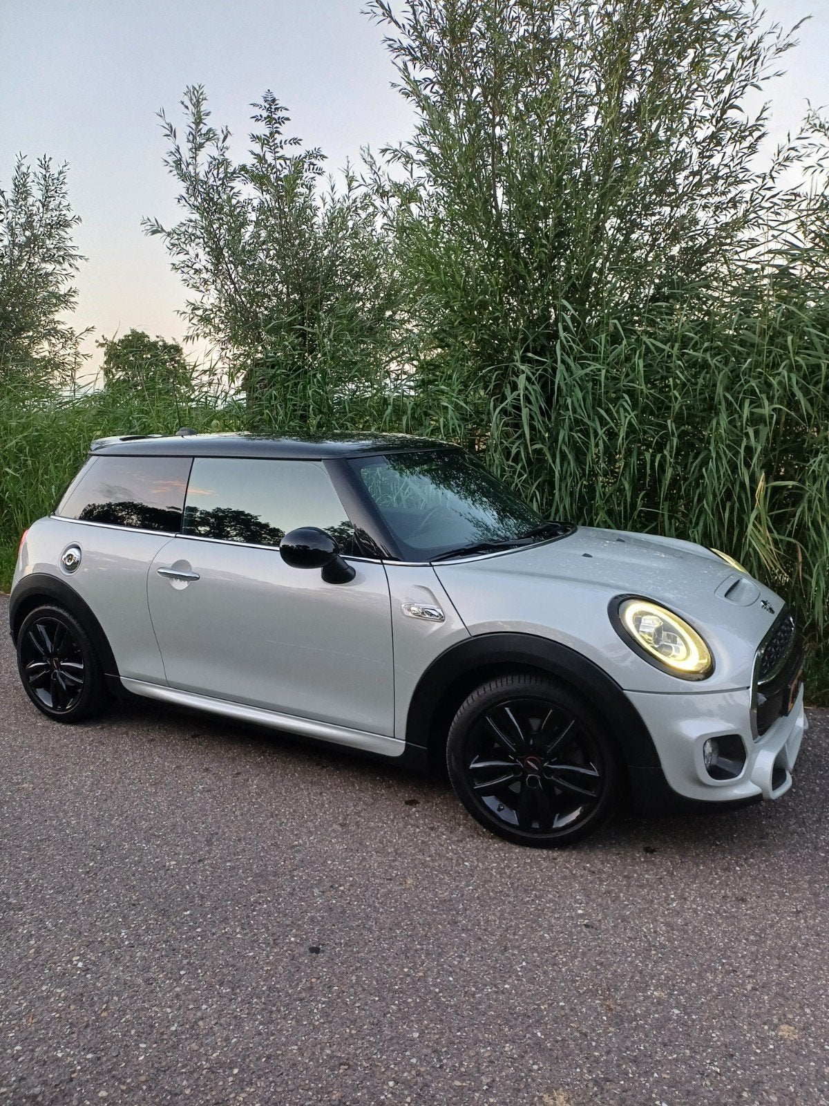 Mini Cooper S 2.0  JCW pakket (kuipstoelen), Automaat, 1998 cc, 1195 kg, Zwart