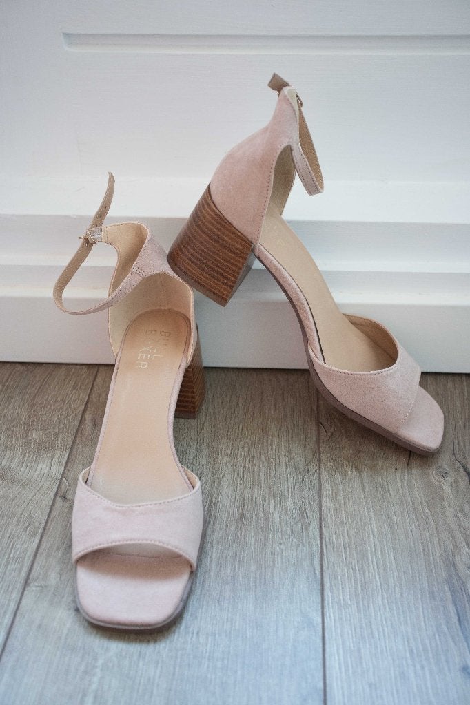 Lichtroze/nude hakken/sandalen maat 40 Bullboxer, Kleding | Dames, Schoenen, Schoenen met lage hakken, Ophalen of Verzenden, Zo goed als nieuw