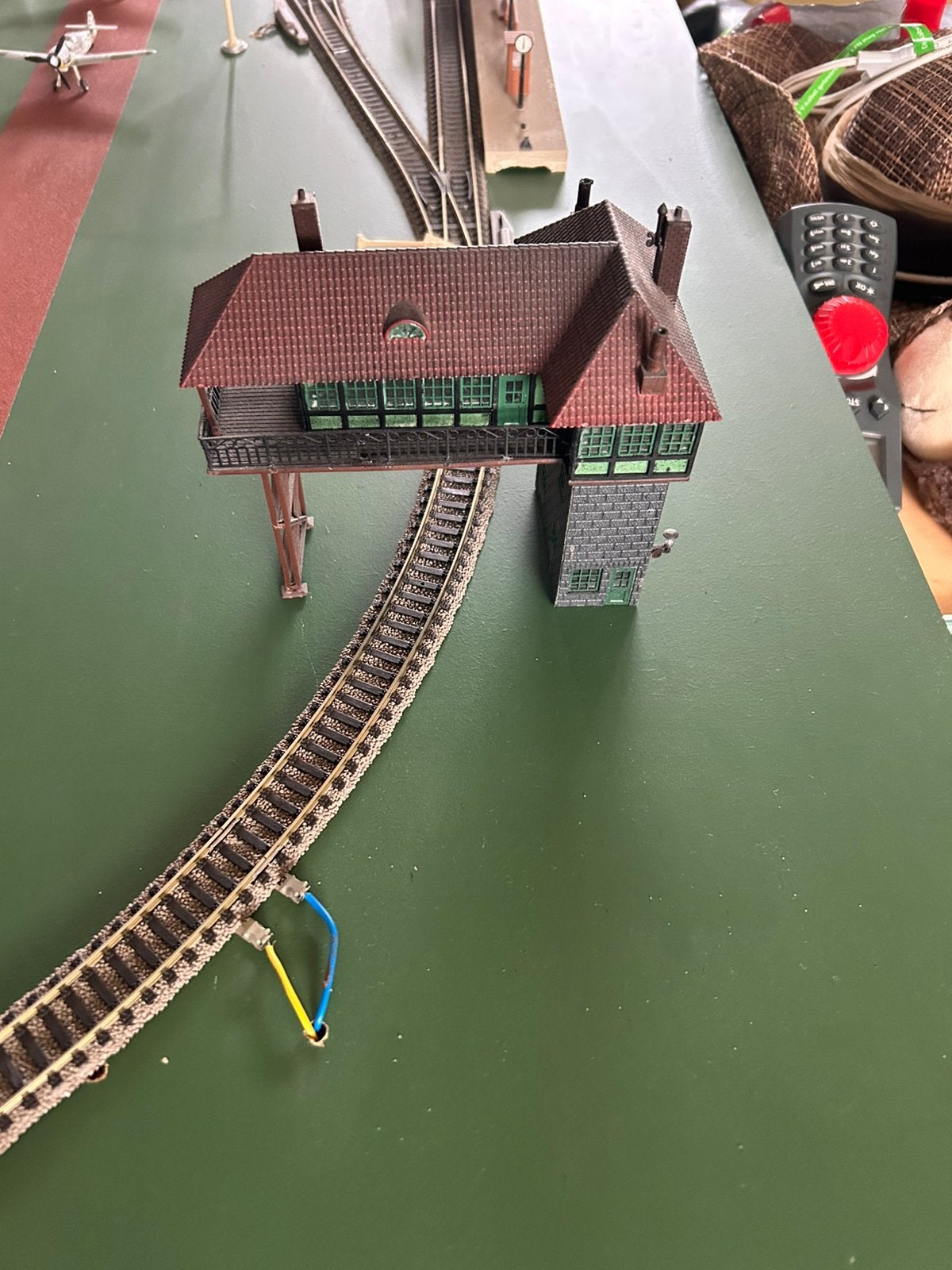 H0 gebouw voor over de treinbaan, Hobby en Vrije tijd, Modeltreinen | Overige schalen, Overige merken, Gelijkstroom, Rails, Ophalen of Verzenden
