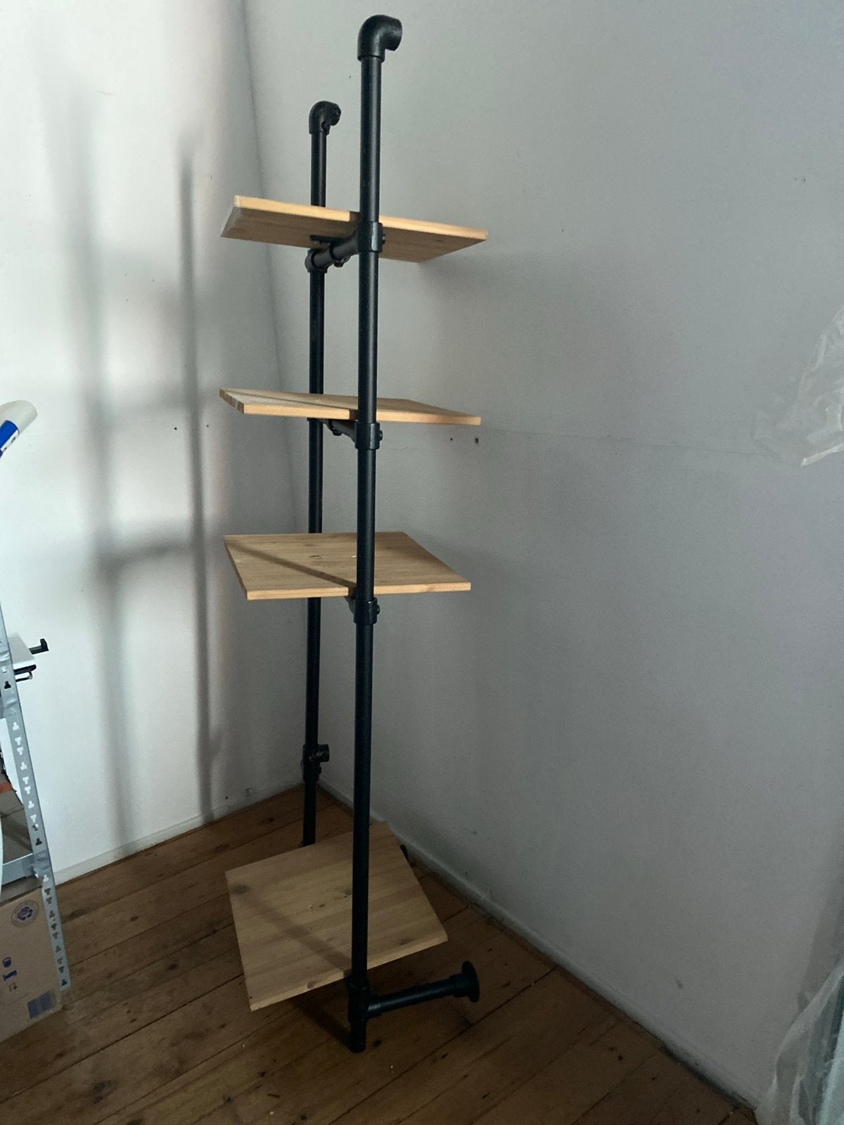 Zwaar industrieel rek met houten planken, Ophalen, Met plank(en), Minder dan 50 cm, Gebruikt
