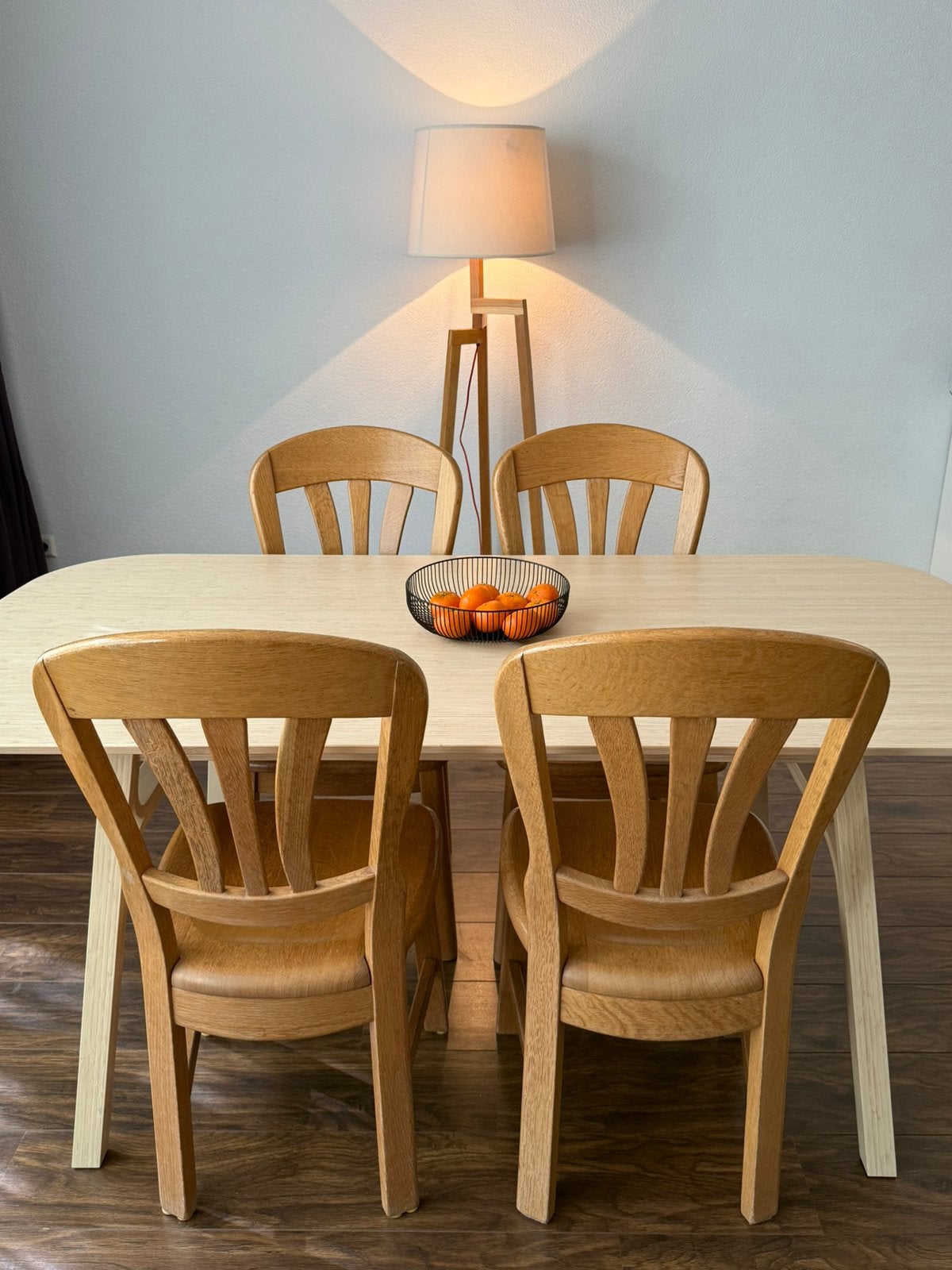 Eettafel, stoelen en stalamp, Ophalen, Gebruikt, Hout, licht, nordic, basic, vintage, modern, 4 tot 6 stoelen