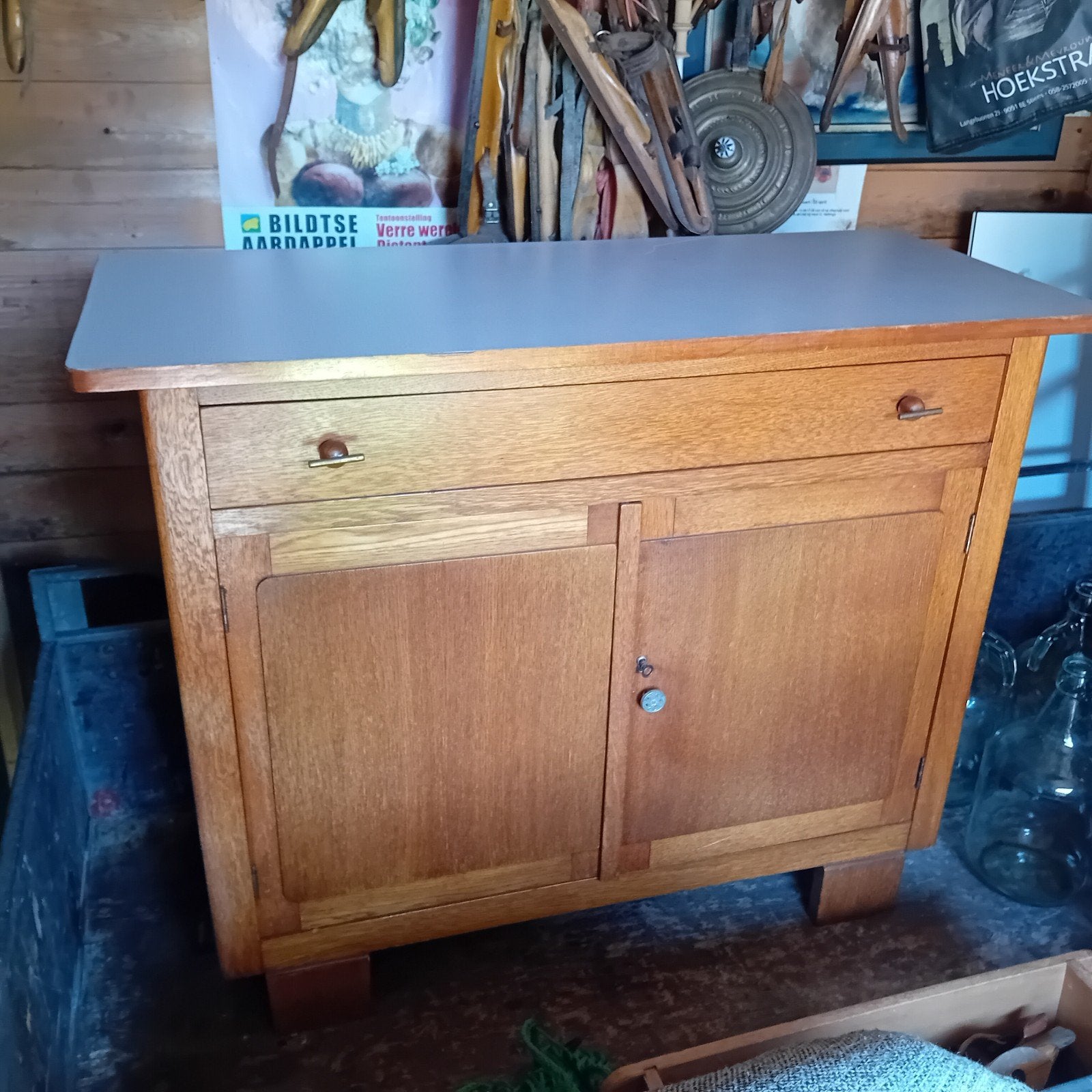 Antiek of Oud kastje Retro slaapkamer meubel, Ophalen