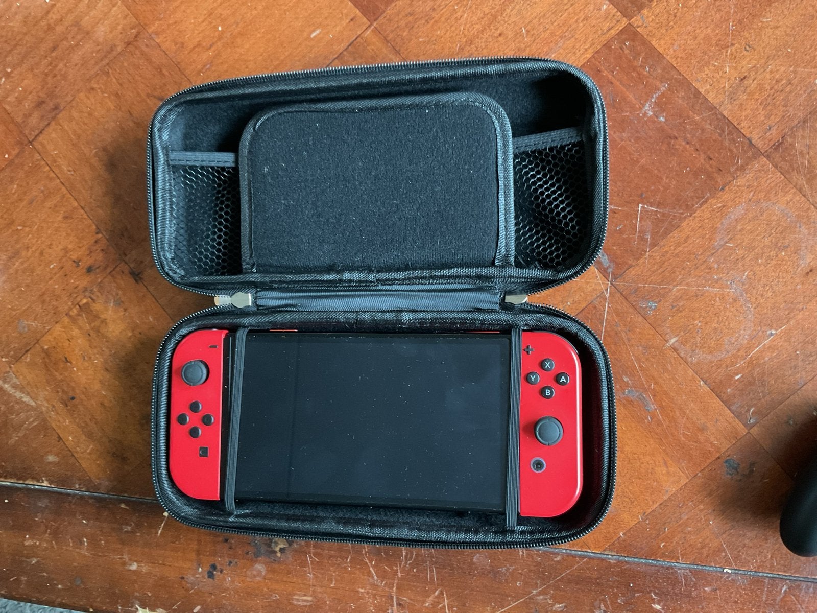 Nintendo Switch Mario Red Edition met accessoires, Ophalen of Verzenden, Zo goed als nieuw, Met 3 controllers of meer, Switch Original