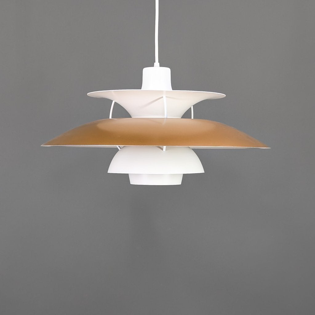 Louis Poulsen PH 5 hanglamp – wit met metallic goud – Ø50 cm, Zo goed als nieuw, Deens design, Metaal, E27 (groot)