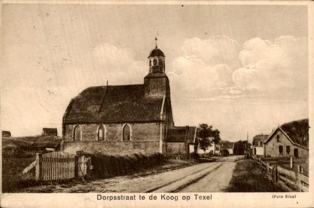 De Koog - Dorpsstraat - Kerk, Ophalen of Verzenden, 1920 tot 1940, Gelopen, Noord-Holland