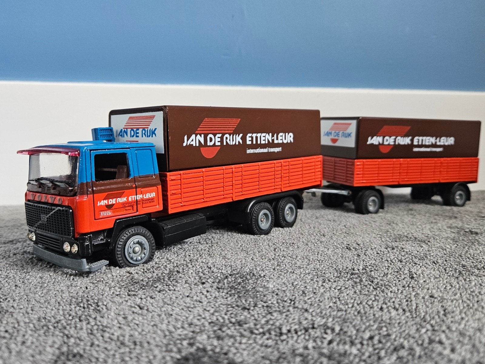 Tekno Volvo F12 Jan de Rijk Etten-Leur combi 1:50, Hobby en Vrije tijd, Ophalen of Verzenden, Zo goed als nieuw, Bus of Vrachtwagen