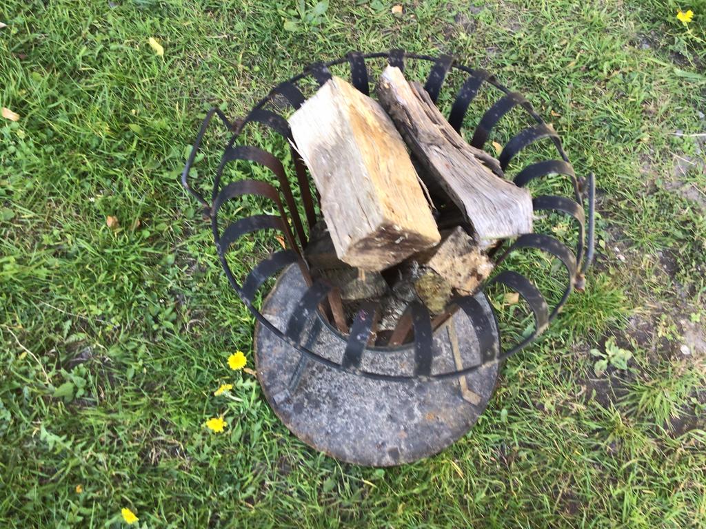 Te koop aangeboden: Vuurkorf met onderplaat en houtblokken., Tuin en Terras, Vuurkorven, Ophalen, Gebruikt, Vuurkorf