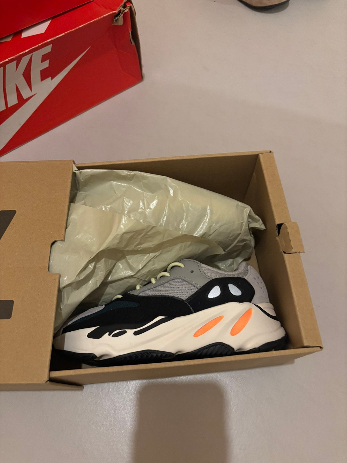 Yeezy 700 / Waverunner / KIDS / EU30.5, Kleding | Heren, Schoenen, Ophalen of Verzenden, Nieuw, Sneakers of Gympen