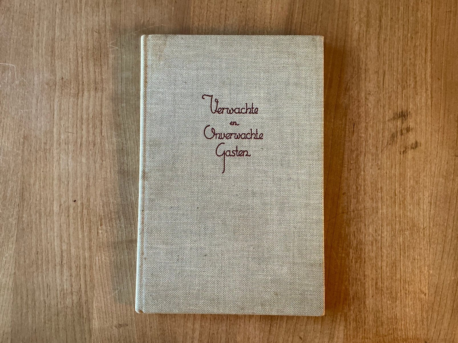 Oud kookboek - Verwachte en onverwachte gasten, Ophalen of Verzenden, Zo goed als nieuw
