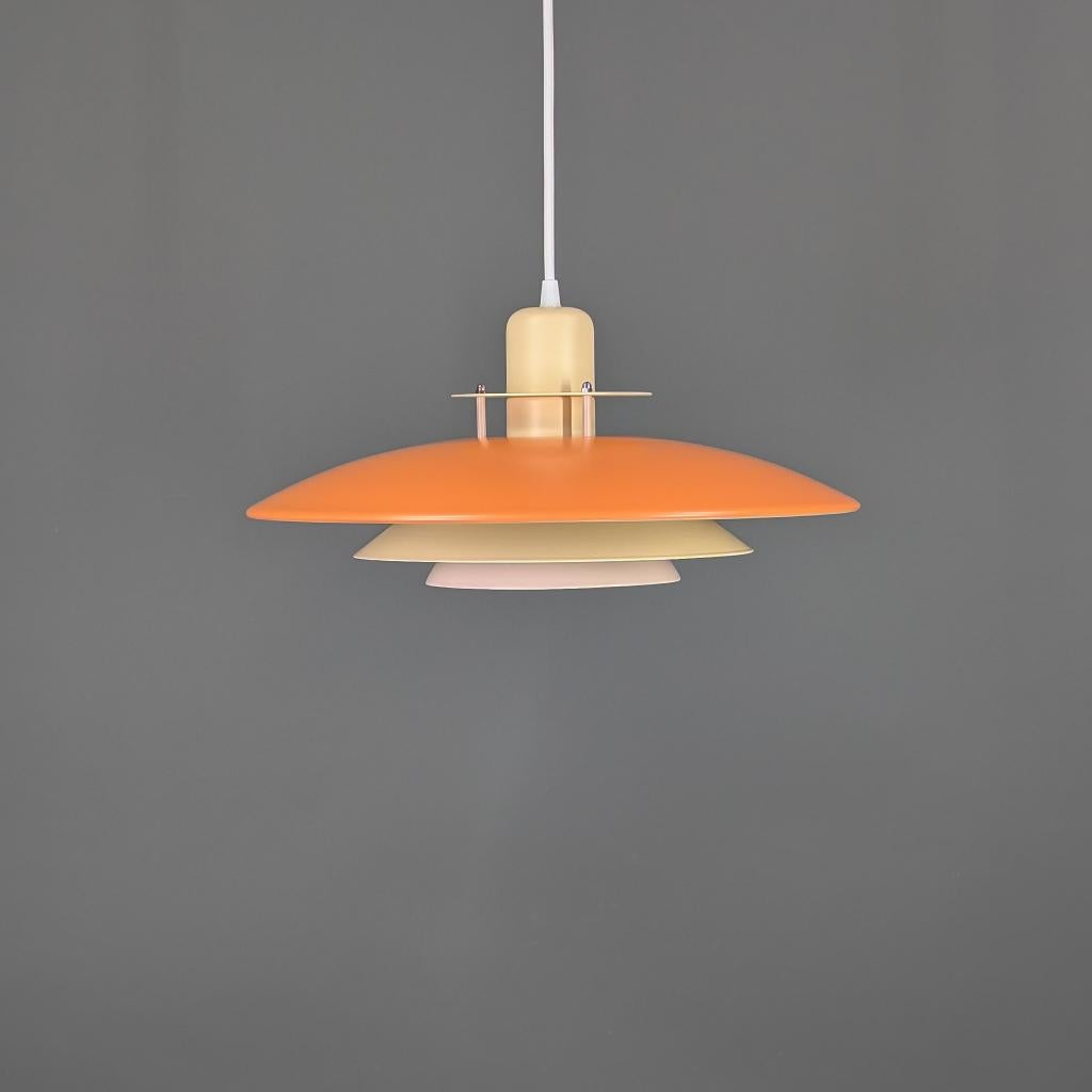 Belid lamp in oranje en geel: vrolijk Zweeds design, Huis en Inrichting, Lampen | Hanglampen, Scandinavisch design, Ophalen of Verzenden