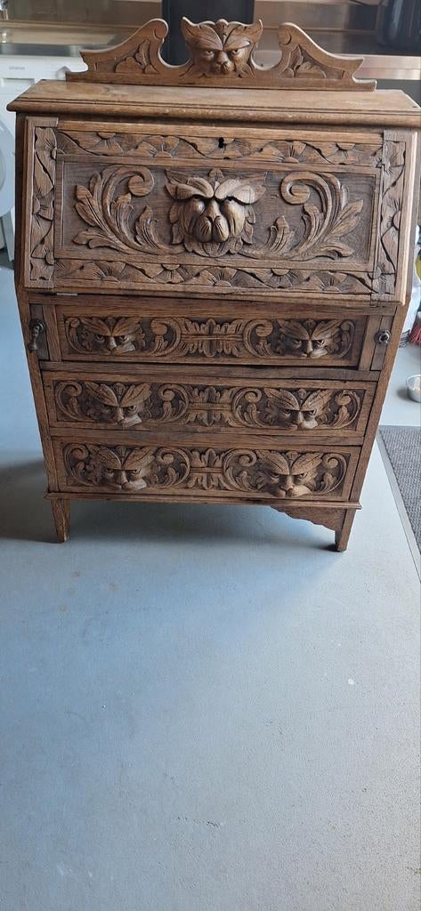 Engels secretaire  met Houtsnijwerk - Erfstuk, Ophalen