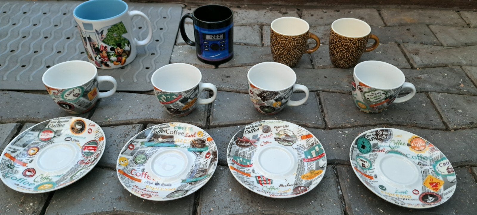 Diverse kopjes en schotels - Mickey Mouse, koffie, etc., Huis en Inrichting, Keramiek, Nieuw, Ophalen of Verzenden, Overige stijlen