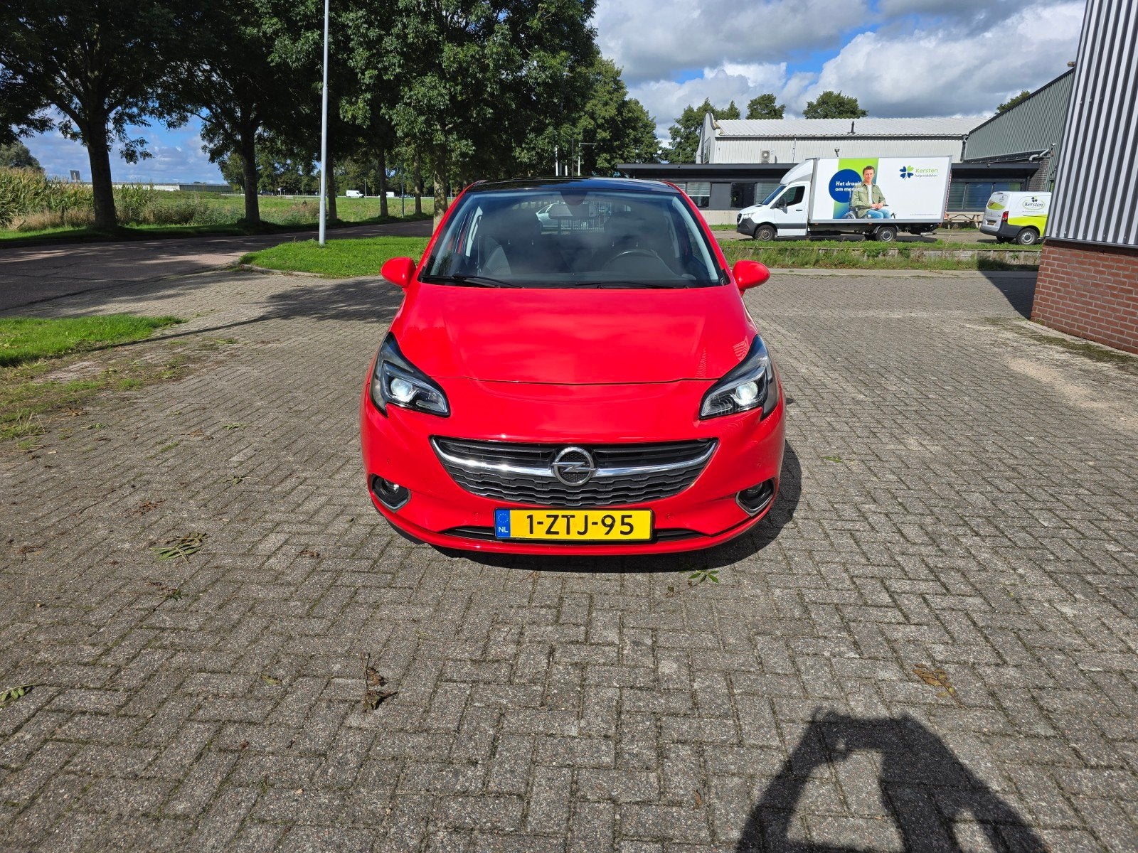 Opel Corsa 1.4 66KW/90PK 3D Easytronic 2015 Rood, 40 €/maand, 1398 cc, Leder en Stof, Origineel Nederlands