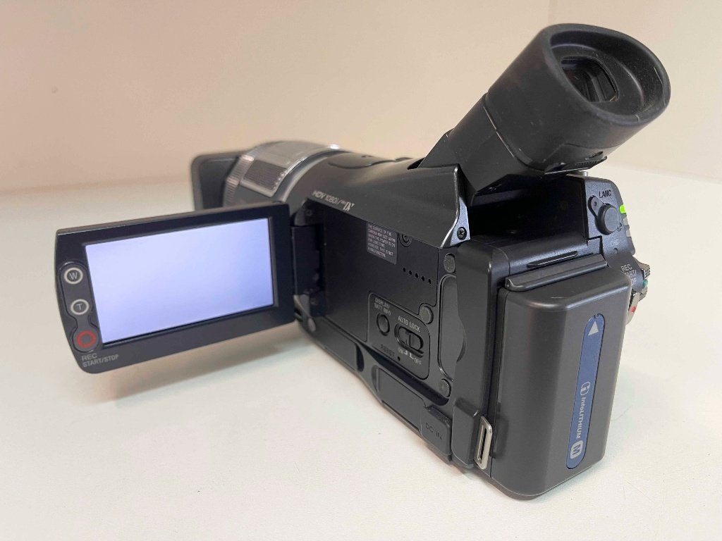 Foto 17 van Sony HDR-HC1E Digitale HDV/MiniDV Handycam-lees advertentie