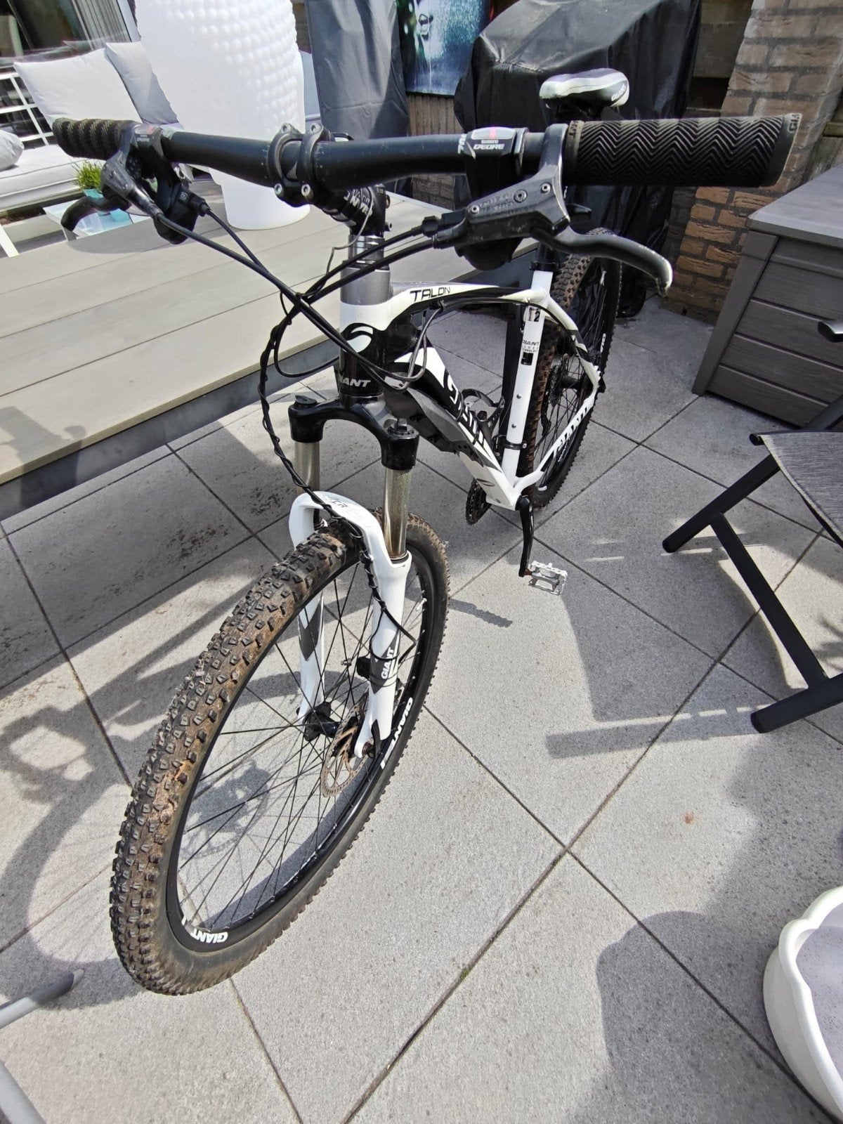 Mountainbike snakt naar de buitenlucht, Ophalen