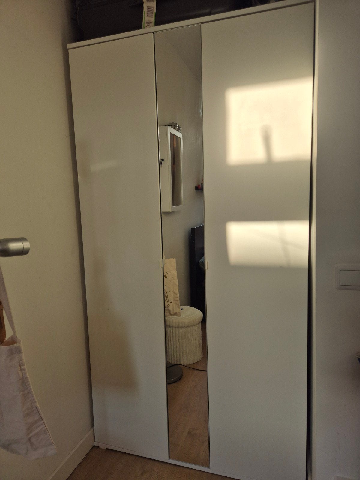 IKEA VIHALS Kledingkast met spiegeldeur - 105x57x200 cm, Ophalen, 100 tot 150 cm, 200 cm of meer, Zo goed als nieuw