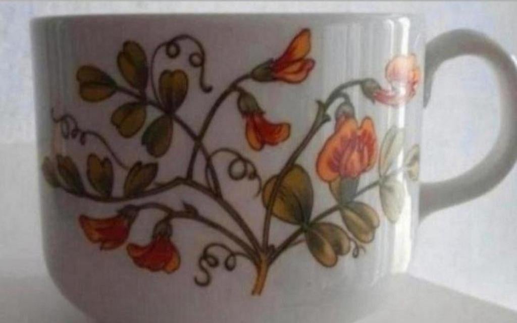 Porseleinen Soepkom Ipa met Bloemen motief, Huis en Inrichting, Keuken | Servies, Ophalen of Verzenden, Zo goed als nieuw, Kom(men)