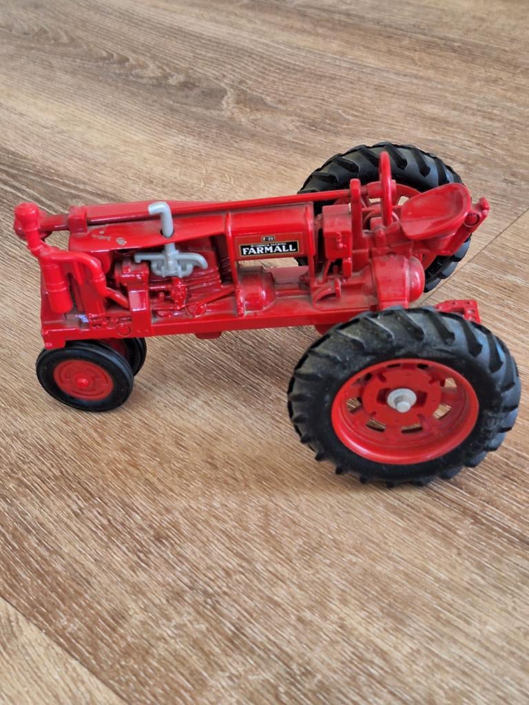 Mooie Farmall F20 McCormick Deering Tractor, Hobby en Vrije tijd, Modelbouw | Auto's en Voertuigen, 1:32 tot 1:50, Overige merken
