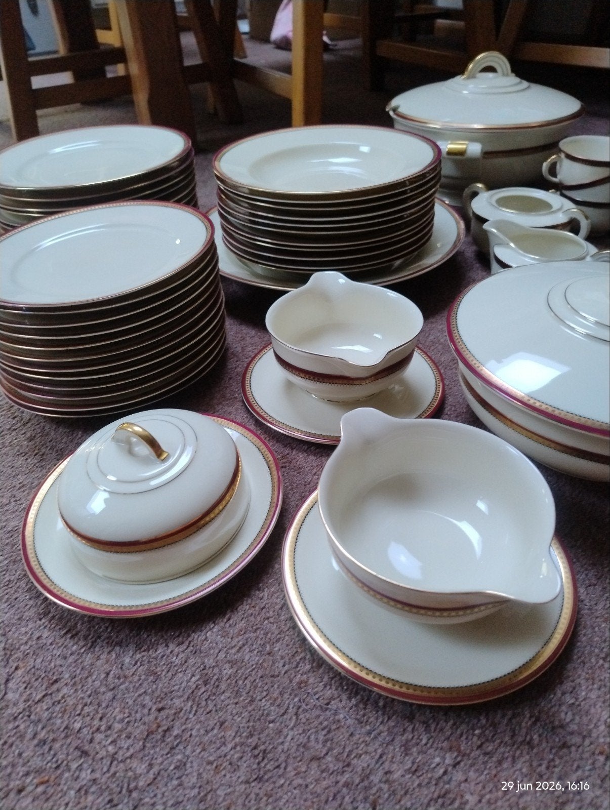 Mooi antiek servies met goudrandje, Ophalen