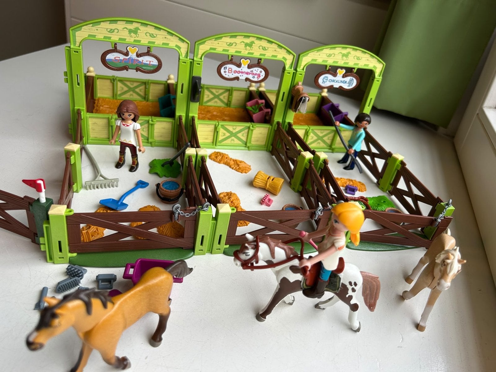 Playmobil Spirit Lucky's paardenstallen en paarden, Ophalen, Gebouw, Complete set, Zo goed als nieuw