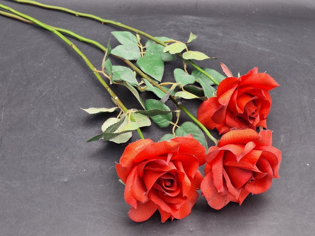 3 rode rozen, net echt, 70 cm, Kunstbloem, Ophalen of Verzenden, Zo goed als nieuw