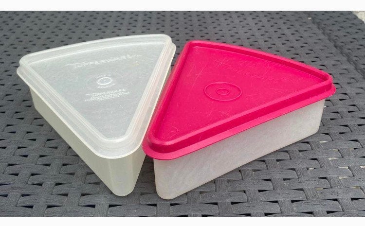 2 Tupperware taartpuntbakjes.  Afm. 14,5x12x4,5, Ophalen of Verzenden, Zo goed als nieuw, Overige kleuren, Bak of Kom