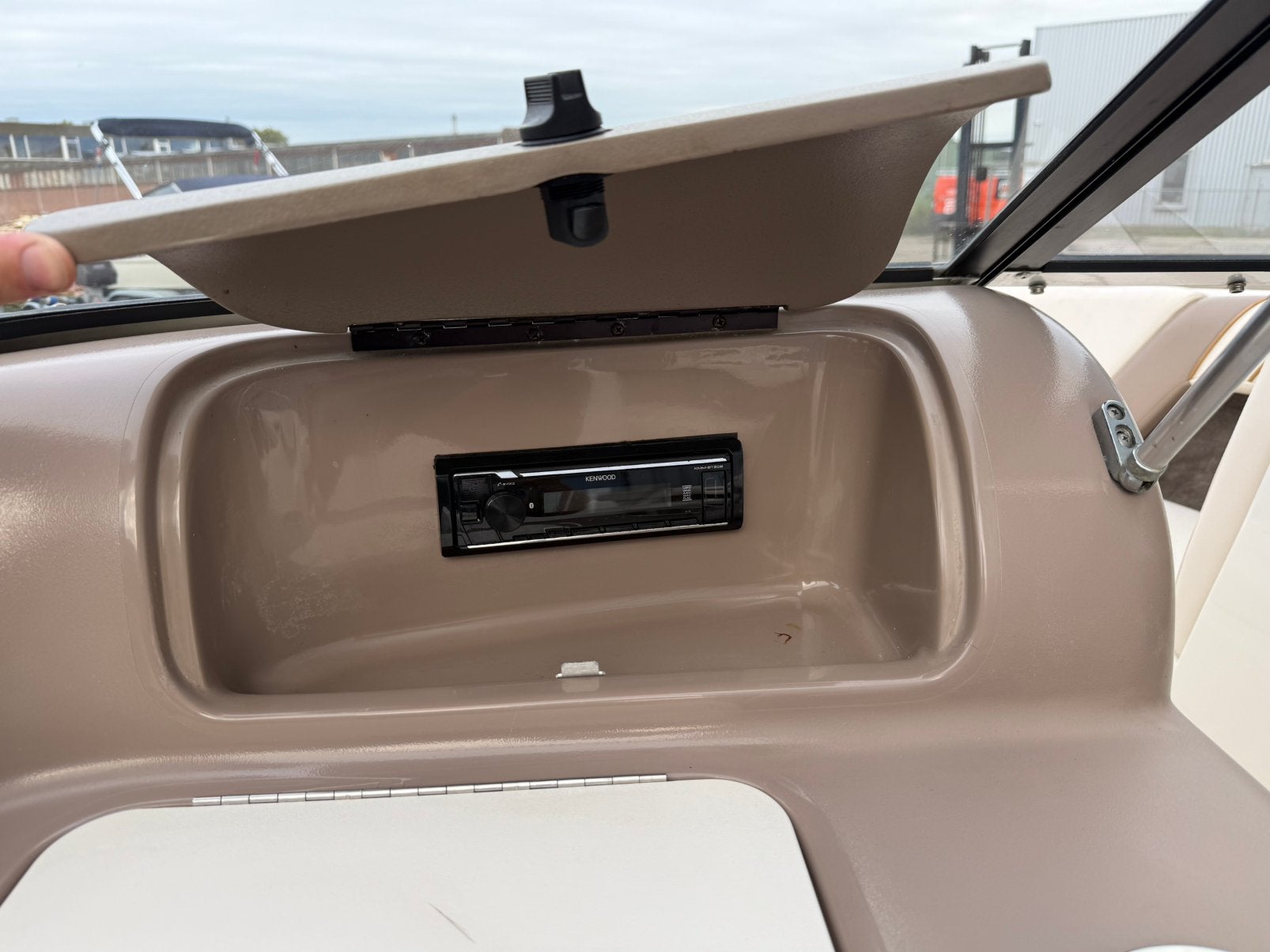 Foto 17 van Monterey 186 Montura met trailer - Volvo Penta 4.3 V6