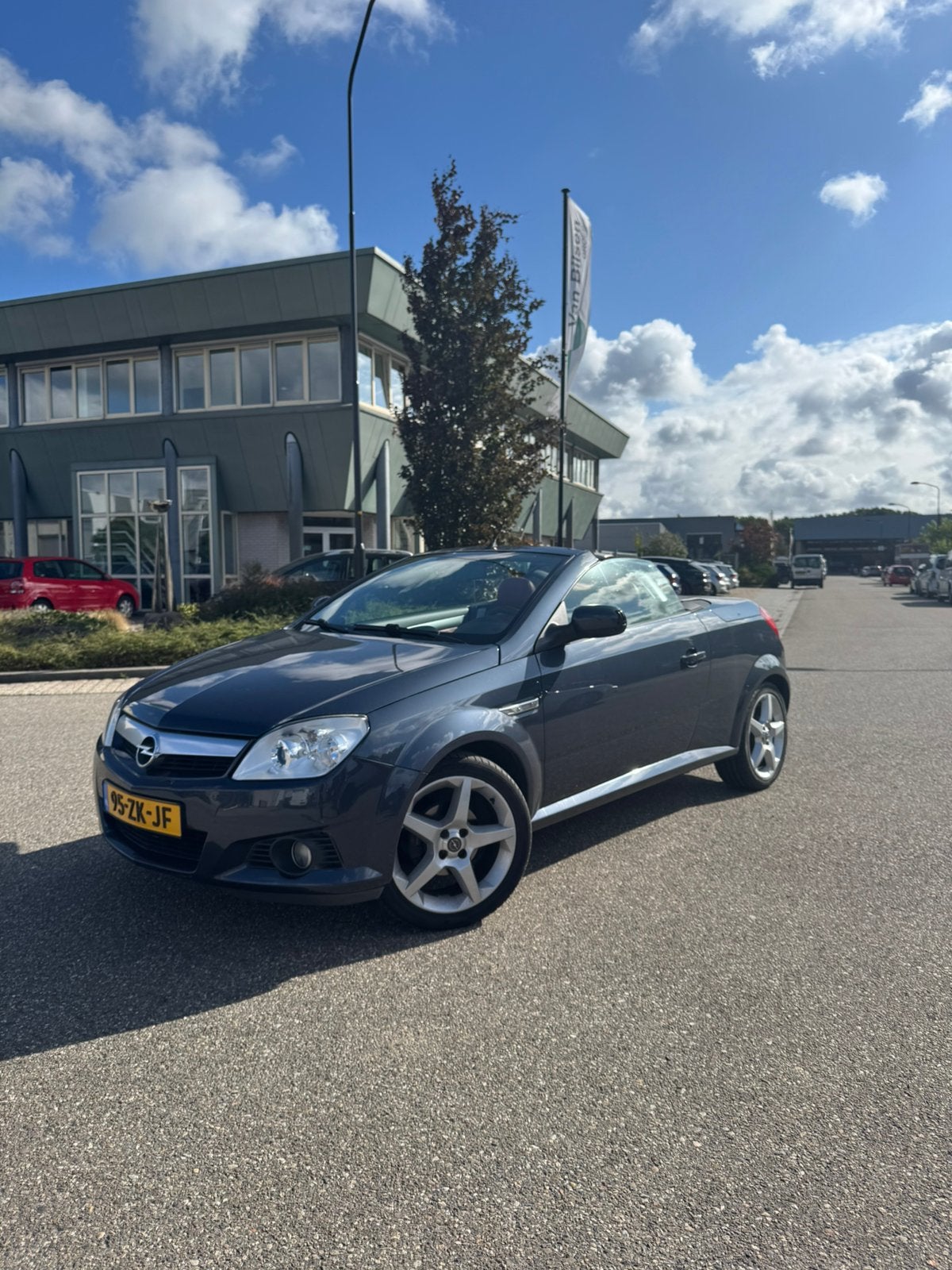 Opel Tigra 1.4 cabriolet, Ophalen, Zo goed als nieuw