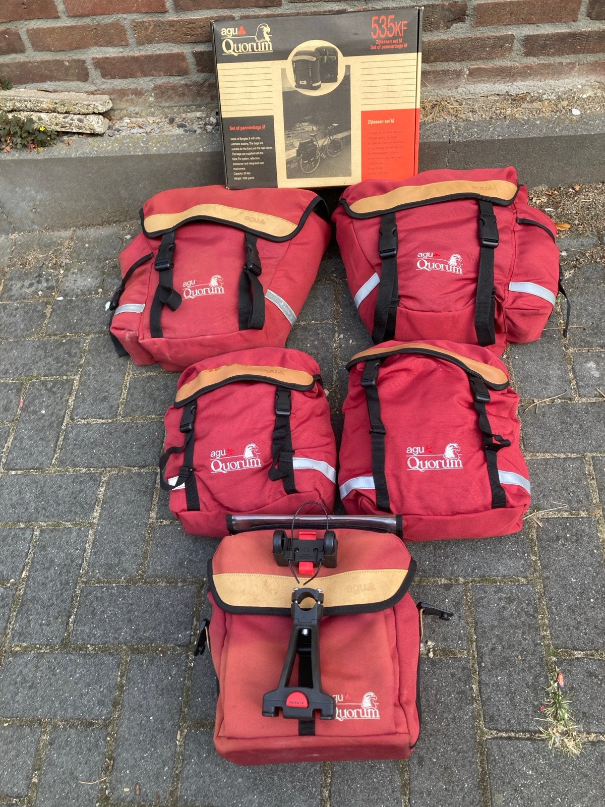 Agu Quorum complete set fietstassen (voor, achter, stuur), Fietsen en Brommers, Ophalen