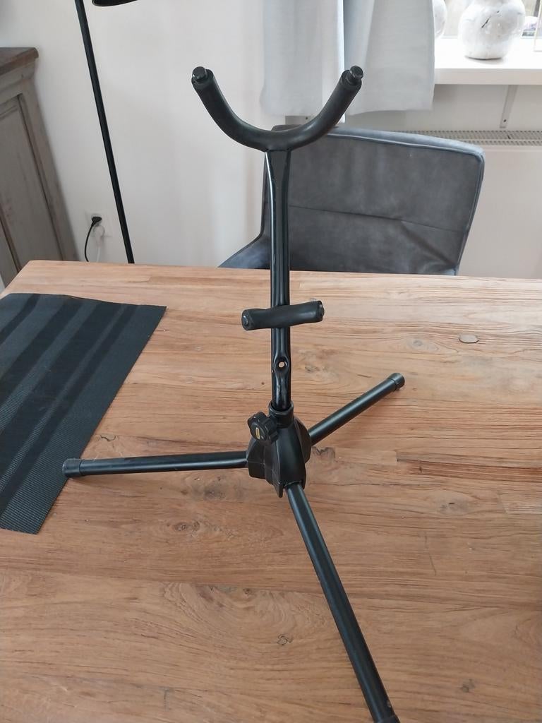Saxofoon standaard - Stevige en betrouwbare houder, Muziek en Instrumenten, Ophalen of Verzenden, Gebruikt, Instrumentstandaard